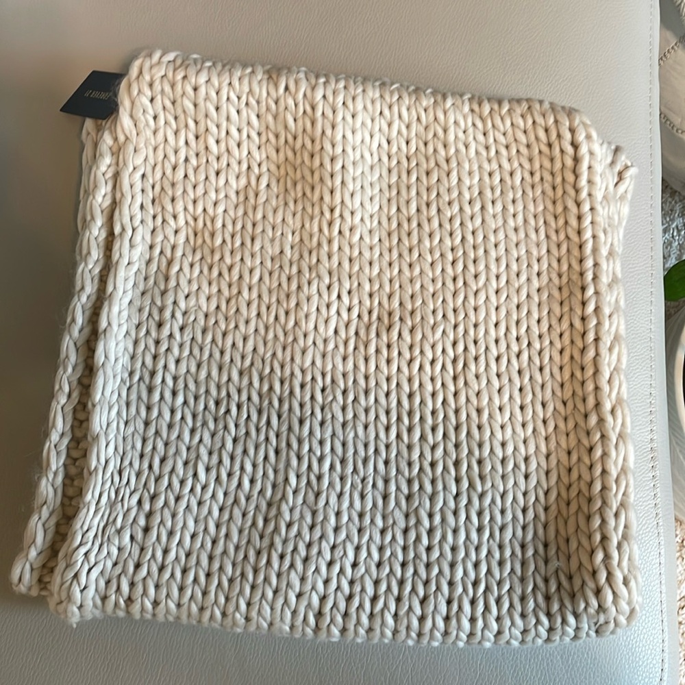 New forever 21 scarf beige cream off white acrylic 16”x 31”